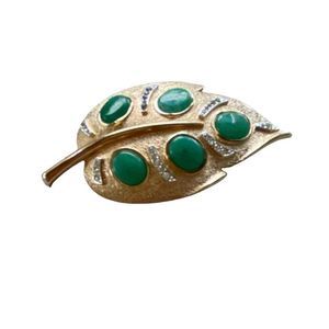 Kramer Green Gold-Tone Leaf Brooch Jade Glass Rhinestone Vintage